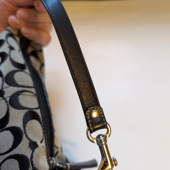 Coach Hampton Signature Mini In VGUC - Picture 13 of 13